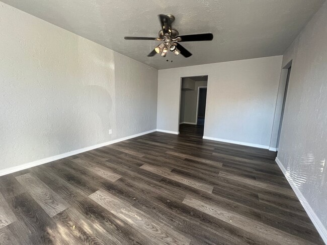 Foto del edificio - 1403 NW Lindy- COMING SOON!