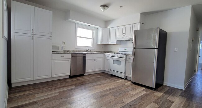 Kitchen - 310 7th Ave