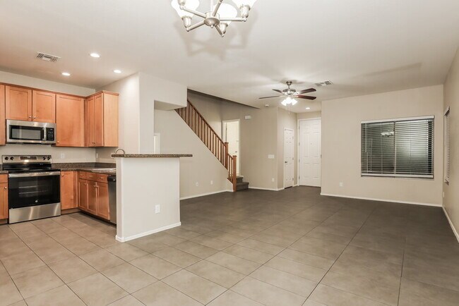 Foto del edificio - 5807 E Grove Ave