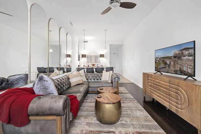 Building Photo - 609 W Dickson St