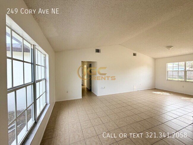 Foto del edificio - 249 Cory Ave NE