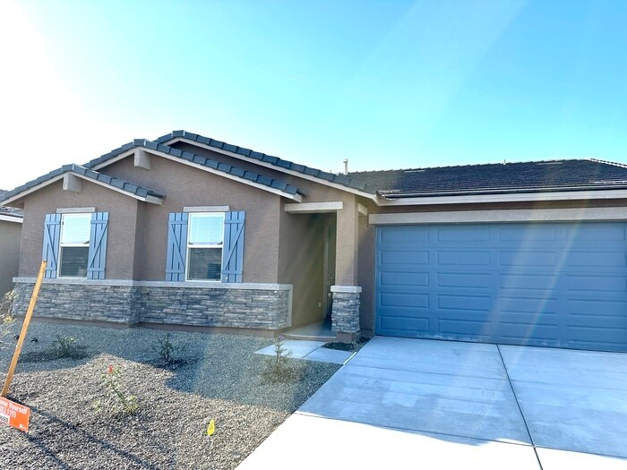 Foto principal - Almost new 4 bedroom home in Hurley Ranch