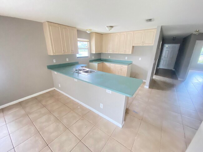 Building Photo - 13932 Morning Glory Dr