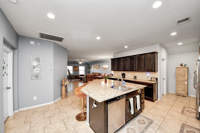 Foto del edificio - 3030 Dripping Springs Ct