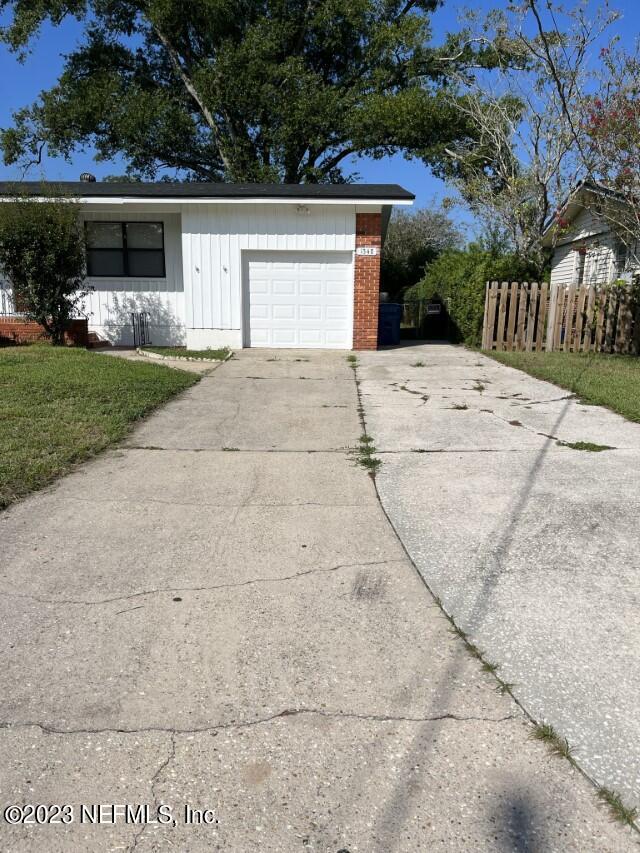 Building Photo - 1348 Lamanto Ave E