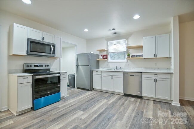 Building Photo - 313 Heyward St