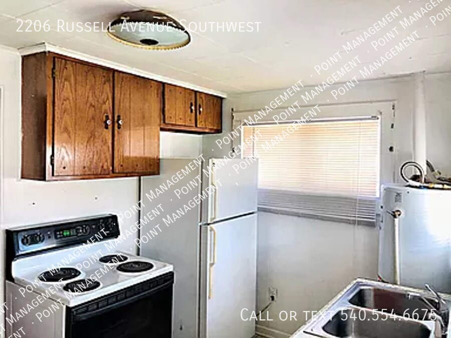Building Photo - Charming 2 Bedroom 1 Bath Home on Russell ...