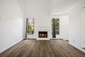 Building Photo - 8736 Oak Park Cir