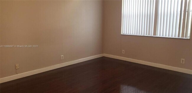 Foto del edificio - 8977 Wiles Rd