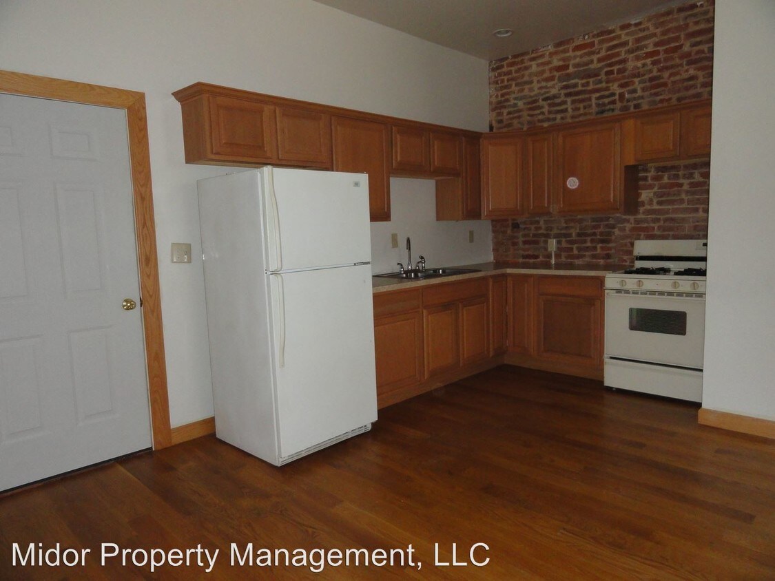 Primary Photo - 102 S Beaver St