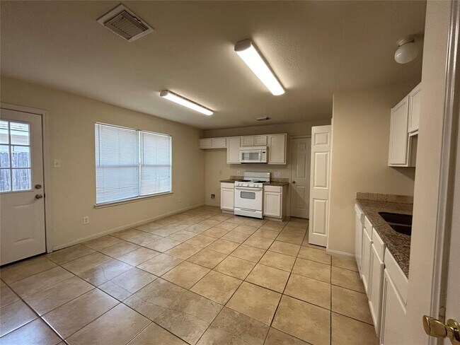 Building Photo - 6428 Austinville Dr