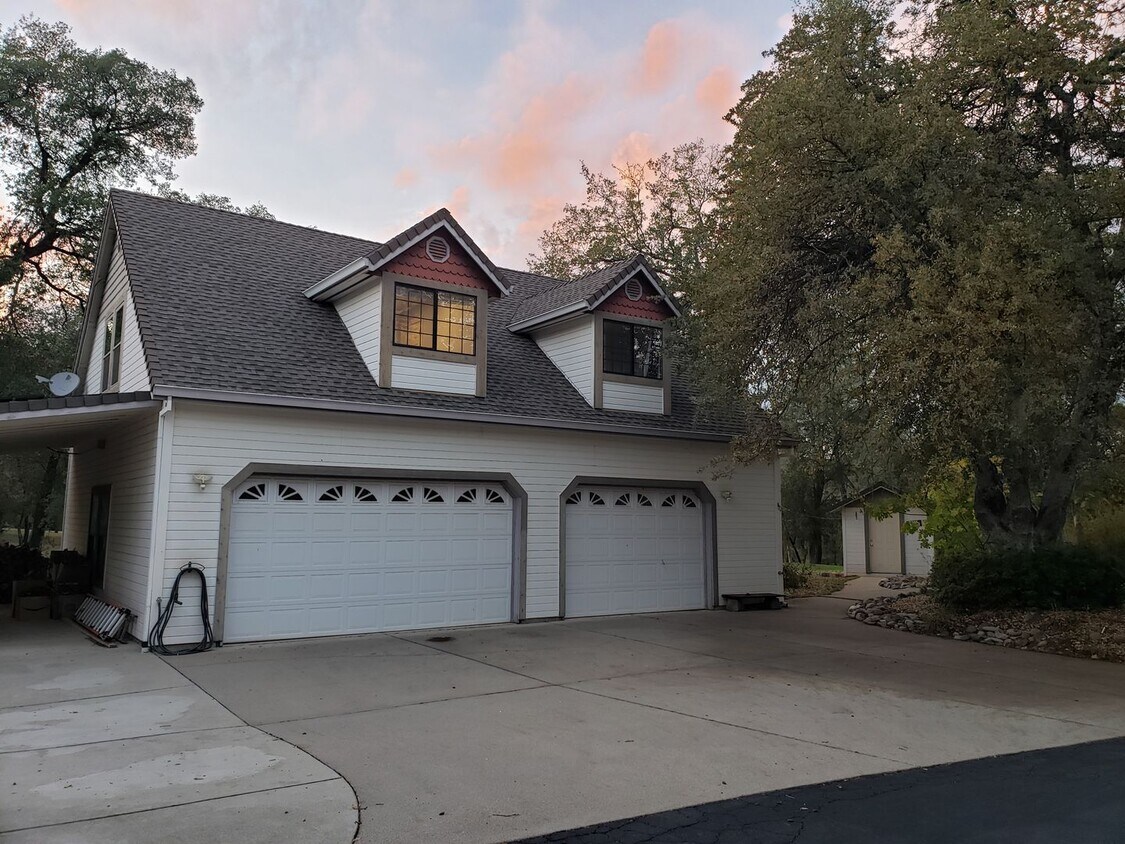 Foto principal - West Redding Guest House on 12 acres - UTI...
