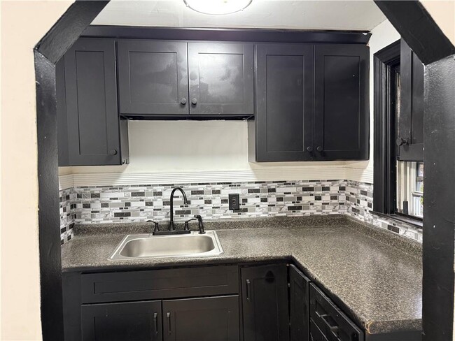 Building Photo - 121 Central Ave