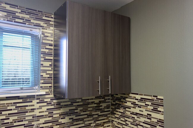 Foto del edificio - 3411 E 5th Pl