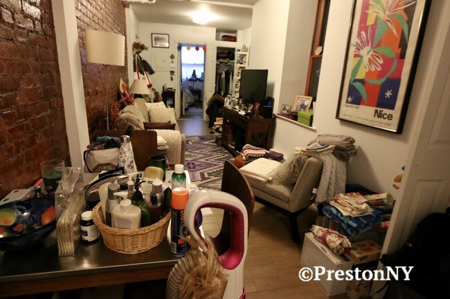 Building Photo - 296 W 11th St