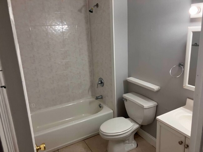 Building Photo - 69 Bennett St