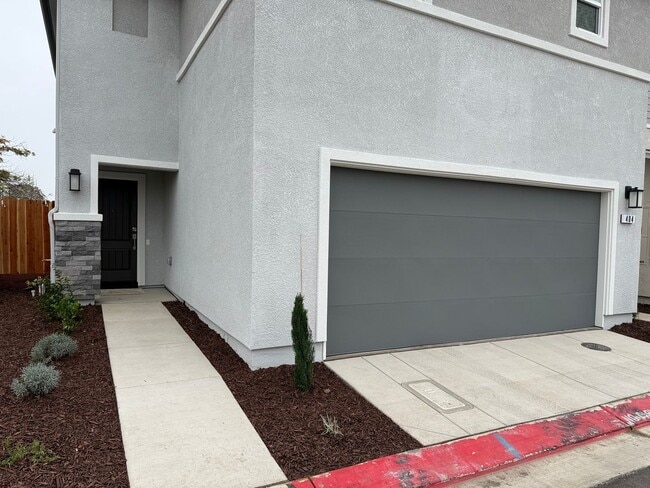 Foto del edificio - Brand new two story in Turlock!