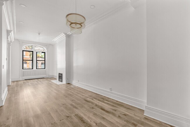 Building Photo - 128 Manhattan Ave
