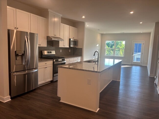 Building Photo - Stunning Denver Townhome | Pool, Fitness Center & Maintenance-Free Living