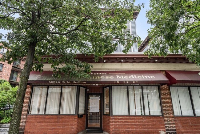 Building Photo - 570 Washington St