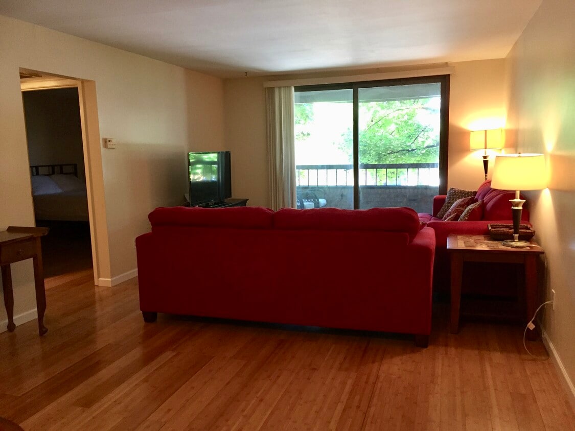 3838 N Oakland Ave Unit 274, Shorewood, WI 53211 Condo for Rent in