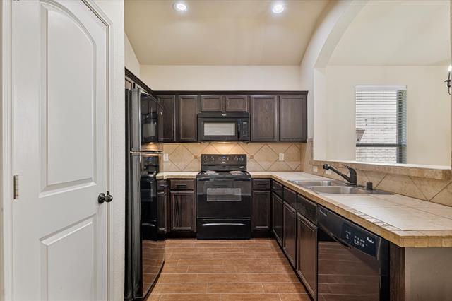 Foto del edificio - 345 Orbit Dr