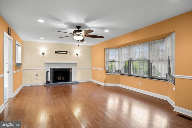 Building Photo - 10 Traynor Ln