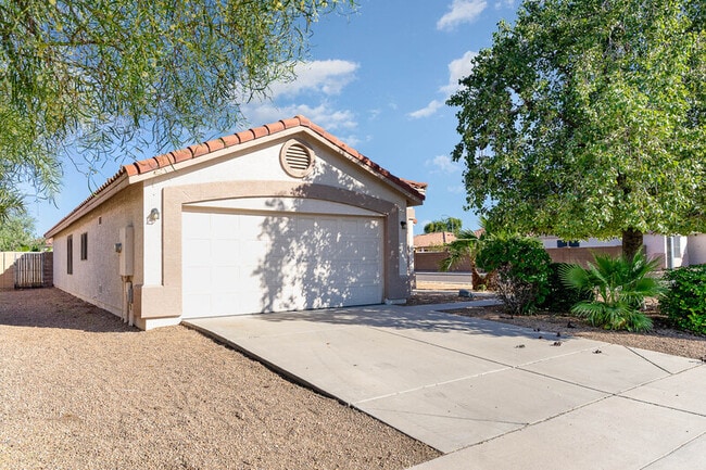 Building Photo - 11304 E Sunland Ave