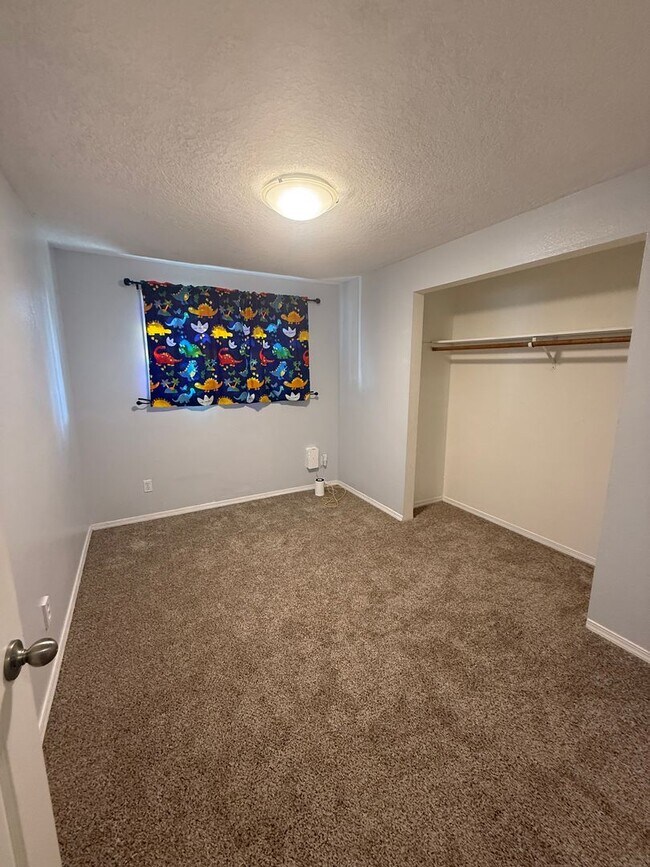 Foto del edificio - Updated 3+ Bedroom 2 Bath House with Large...