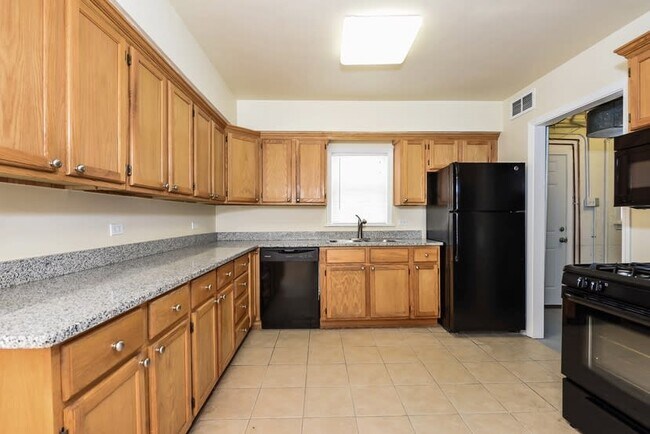 Building Photo - 4100 W 99th Pl
