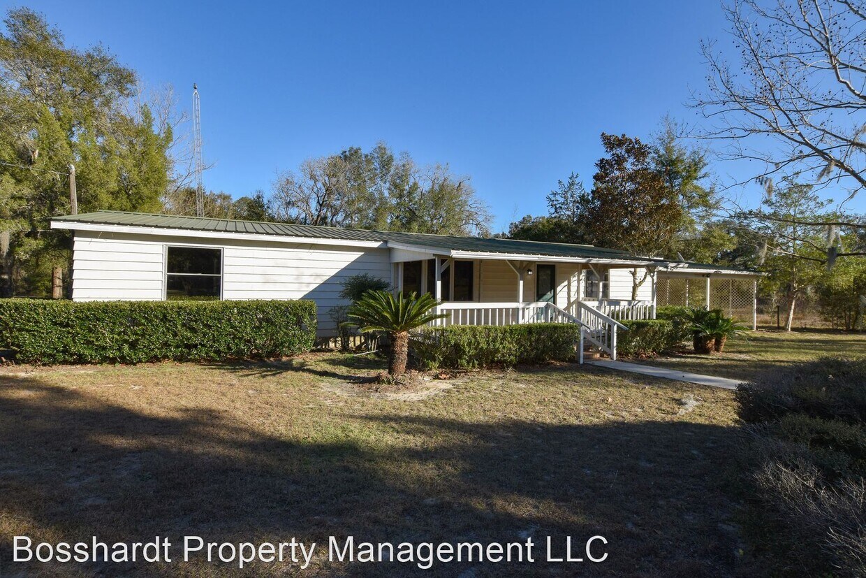 3 br, 2 bath House 5723 SW 298th Street House Rental in Newberry
