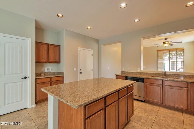 Foto del edificio - 4063 E Cherry Hills Dr