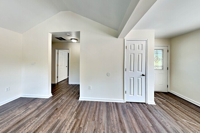 Foto del edificio - 232 Chappell Rd NW