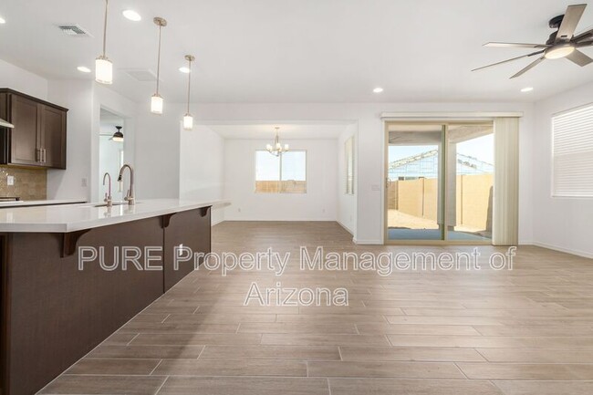 Foto del edificio - 8814 W Medlock Drive