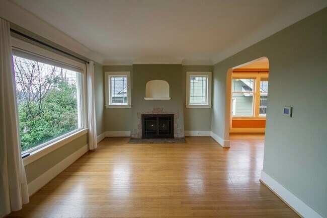 Foto del edificio - Beautiful Maple Leaf Home