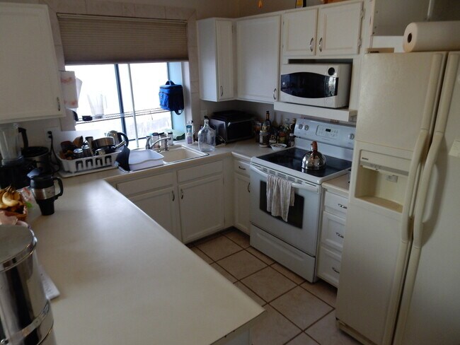 Foto del edificio - Beautiful Split Level Home in Waneka Lake ...