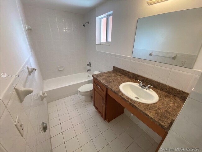 Foto del edificio - 452 SW 10th St