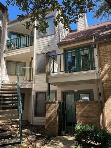 Building Photo - 2311 Balsam Dr