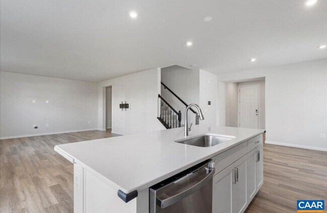 Building Photo - 407 Meadows Dr