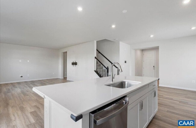 Foto del edificio - 407 Meadows Dr