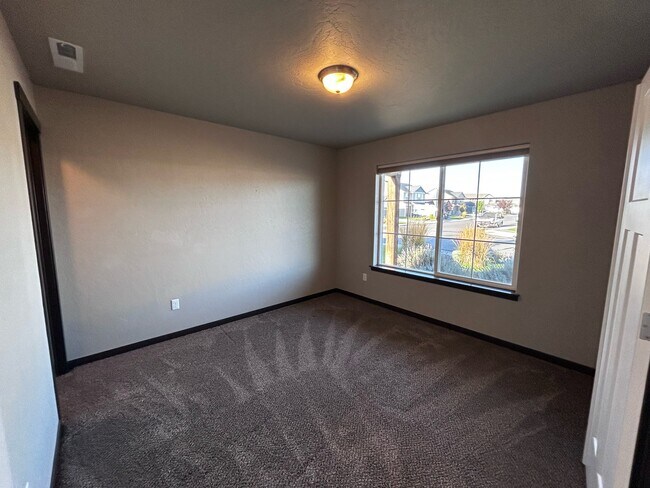 Foto del edificio - 6413 Springer Ln