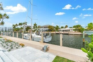 Building Photo - 273 Tropic Dr