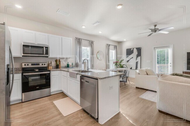 Building Photo - Beautiful Townhome in Quail Hollow, Spanis...