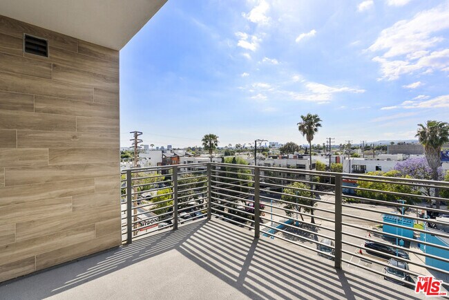Foto del edificio - 7428 Santa Monica Blvd