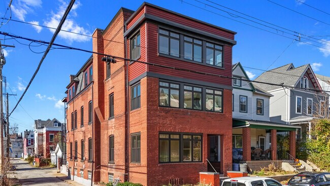 Building Photo - 813 N Sheridan Ave