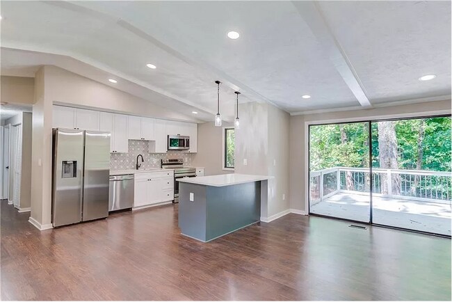 Building Photo - 3411 Valley View Dr