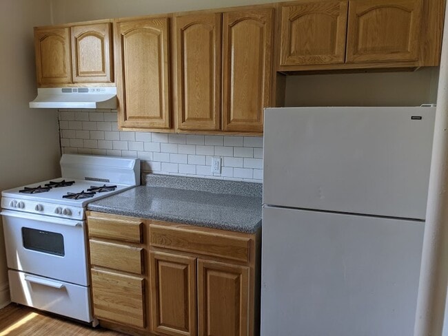 Building Photo - 2 Bedroom- Newly renovated