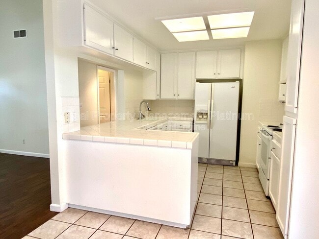Foto del edificio - 5811 W Sample Ave
