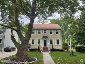 Building Photo - 725 Raymere Ave