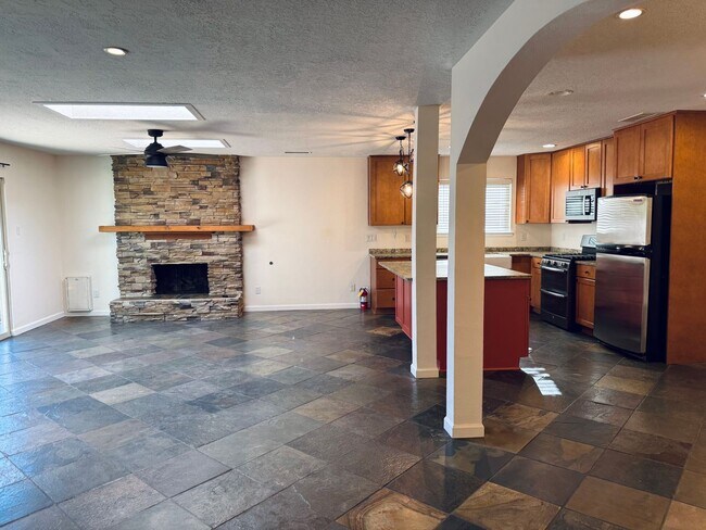 Building Photo - Home in Heritage Hills